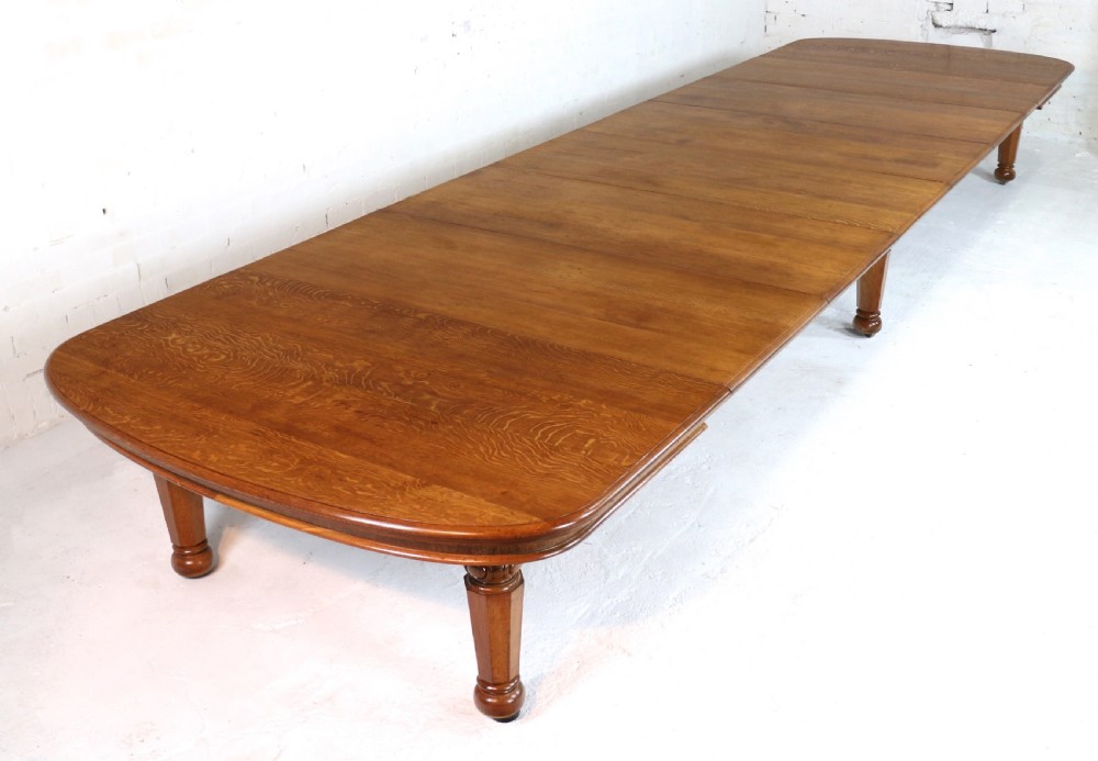 Early Victorian Extra Wide 20ft Oak Extending Dining Table & 7 Leaves View II