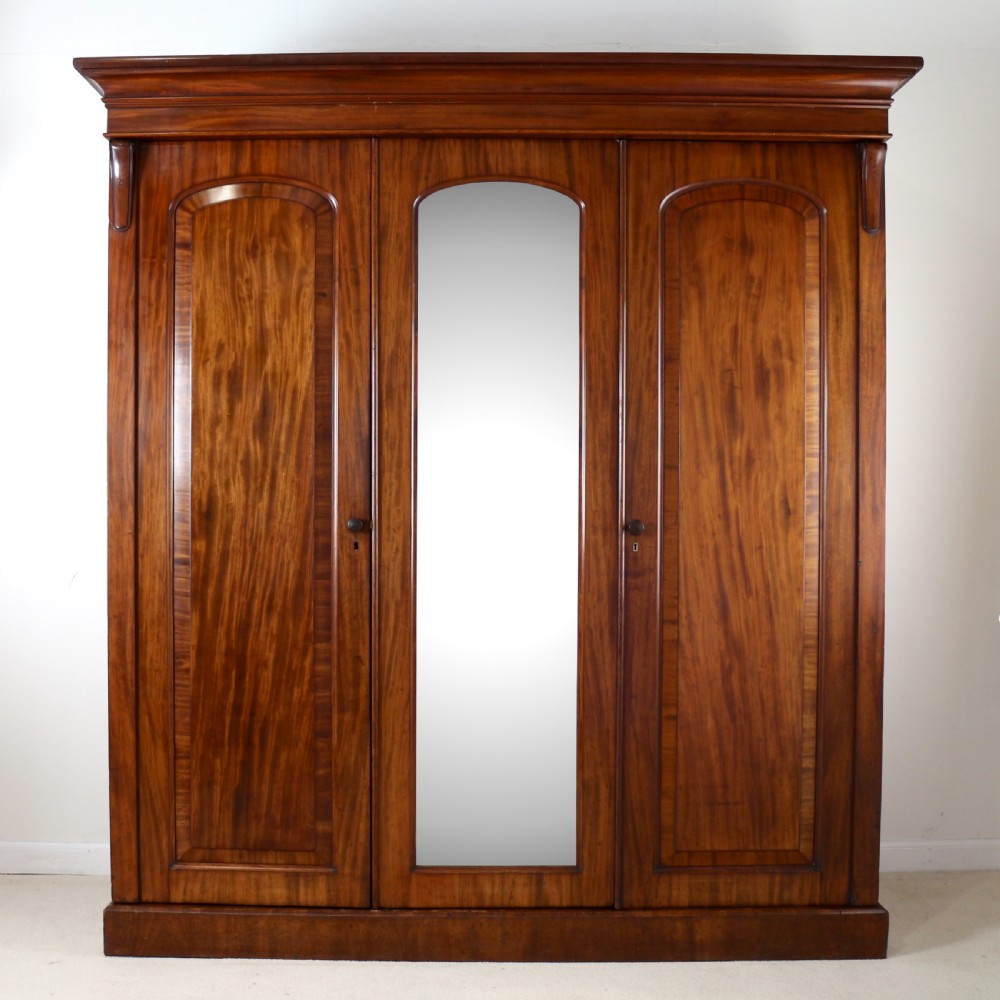William IV Mahogany Three Door Fitted Wardrobe, c.1830