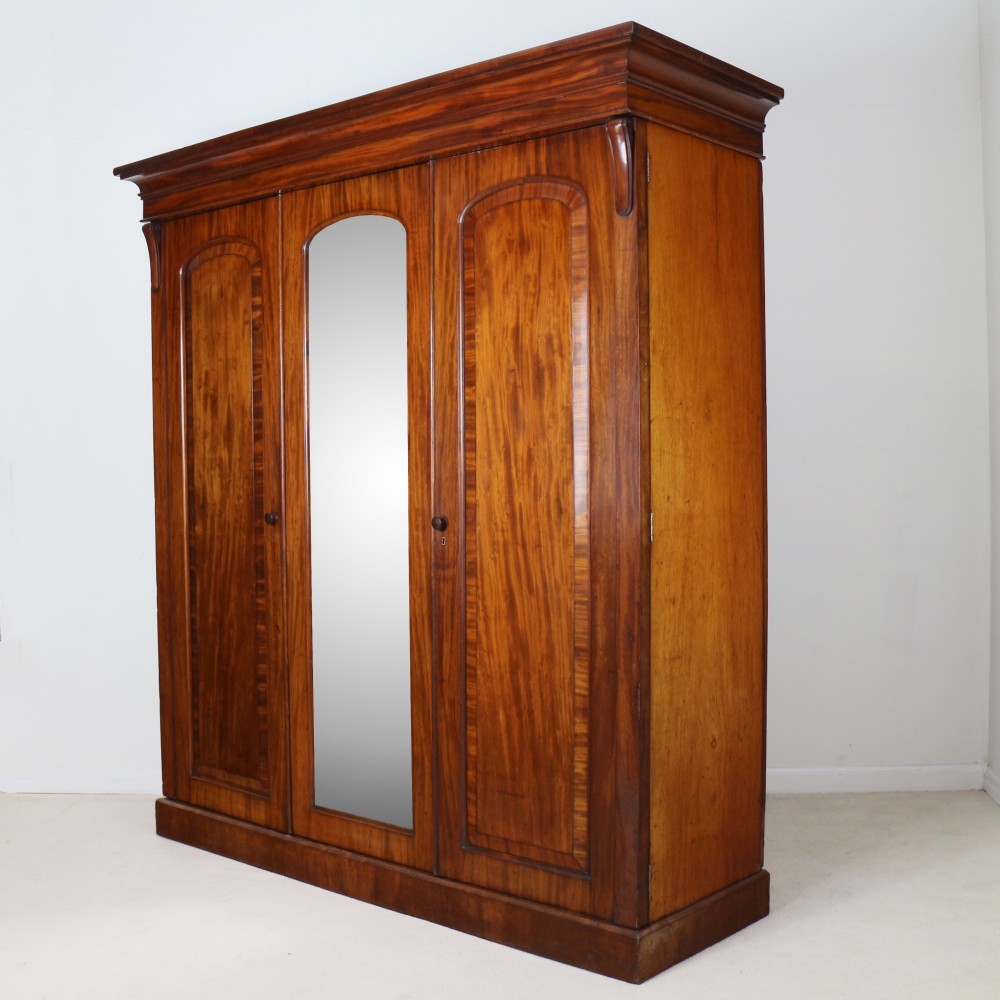 William IV Mahogany Three Door Fitted Wardrobe, c.1830 View III