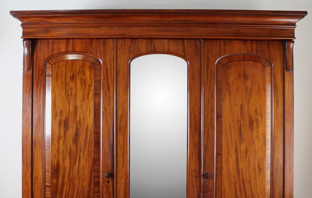 William IV Mahogany Three Door Fitted Wardrobe, c.1830 View IV