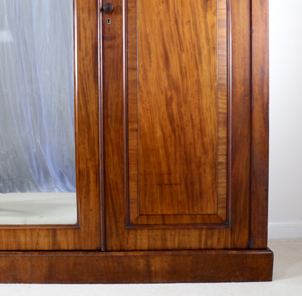 William IV Mahogany Three Door Fitted Wardrobe, c.1830 View IX