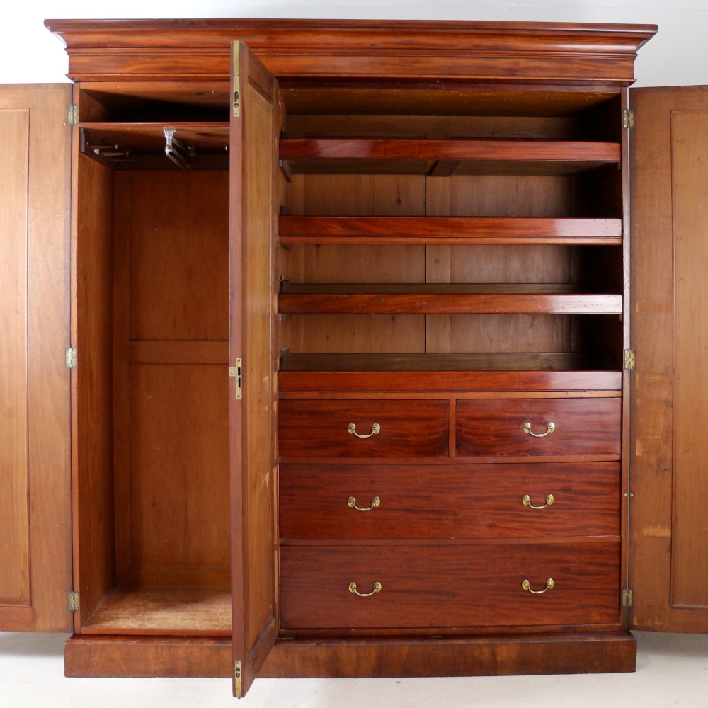 William IV Mahogany Three Door Fitted Wardrobe, c.1830 View XIX