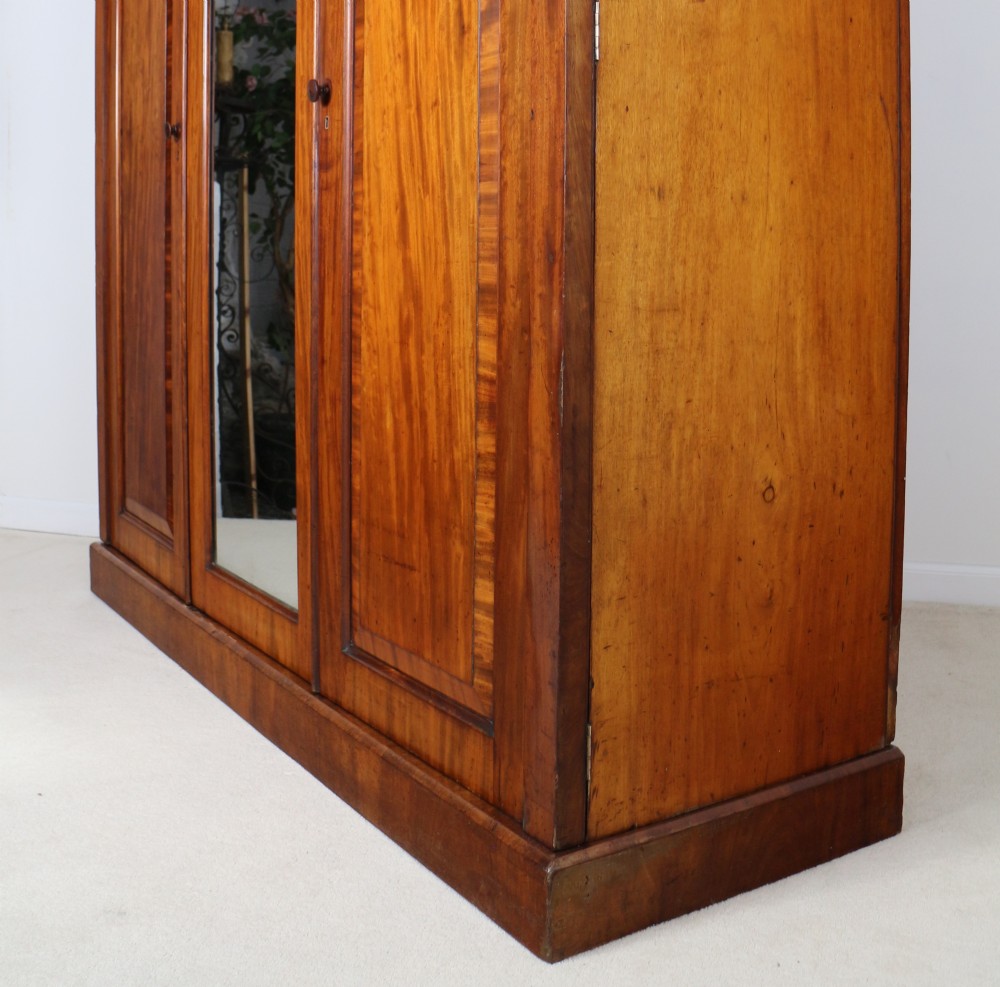 William IV Mahogany Three Door Fitted Wardrobe, c.1830 View XXIX