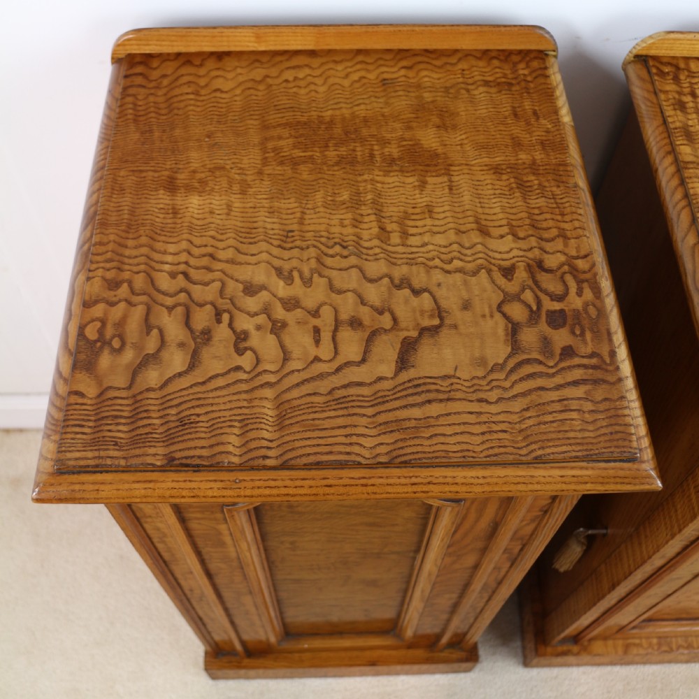 Pair of Scottish William IV Figured Elm Bedside Cabinets, c.1830 View V