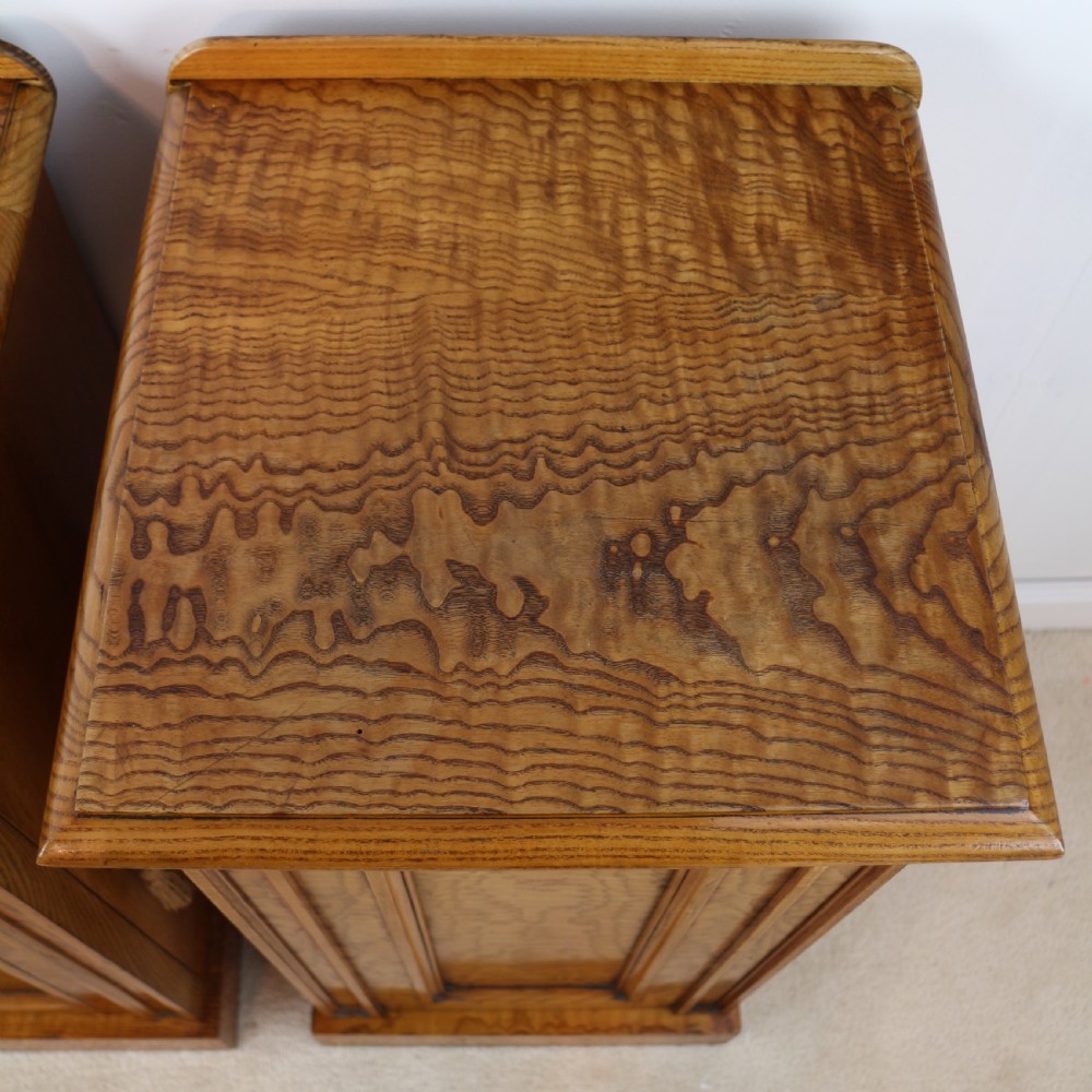 Pair of Scottish William IV Figured Elm Bedside Cabinets, c.1830 View VI