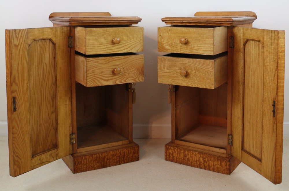 Pair of Scottish William IV Figured Elm Bedside Cabinets, c.1830 View X