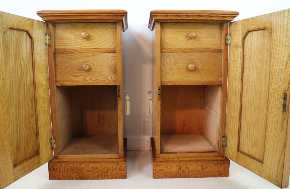 Pair of Scottish William IV Figured Elm Bedside Cabinets, c.1830 View XI