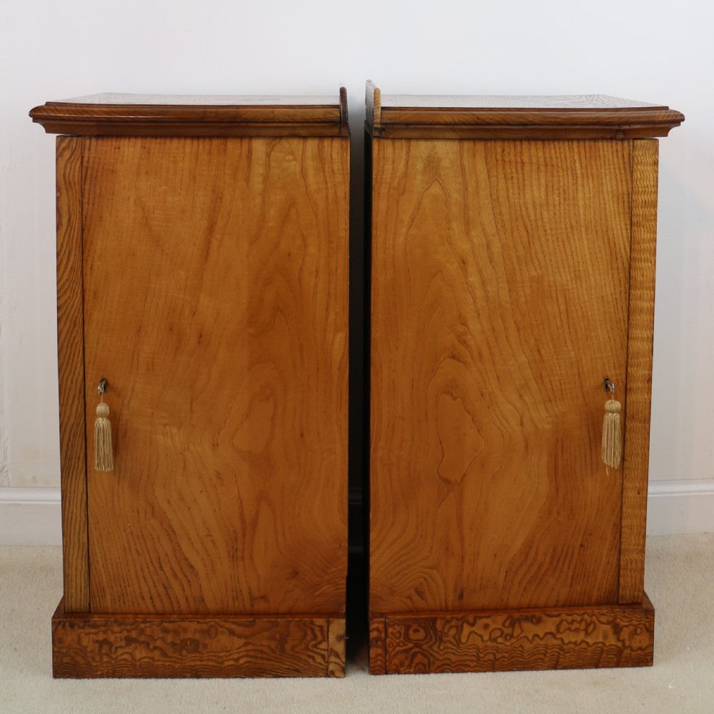 Pair of Scottish William IV Figured Elm Bedside Cabinets, c.1830 View XIV