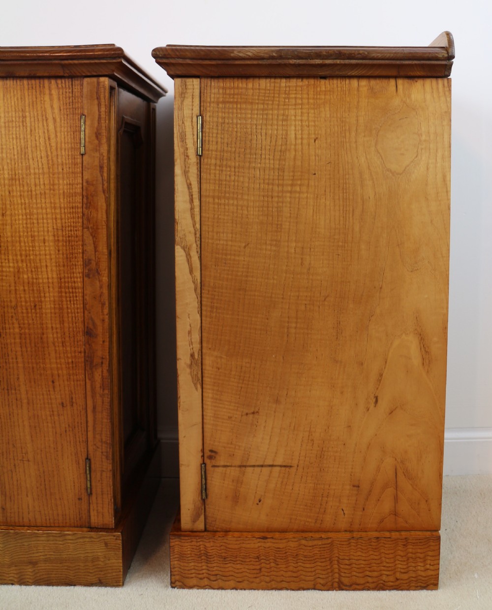 Pair of Scottish William IV Figured Elm Bedside Cabinets, c.1830 View XVII