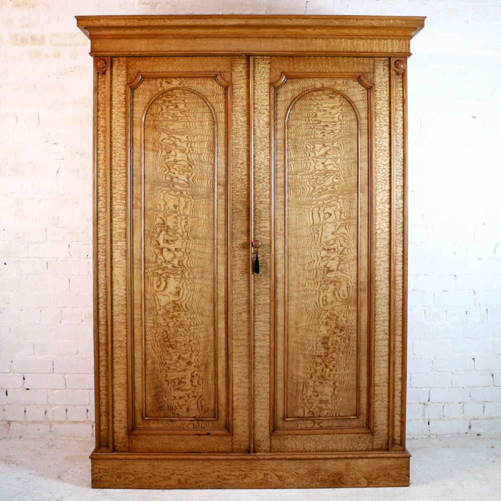 Scottish William IV Figured Elm Two Door Fitted Wardrobe, c.1830