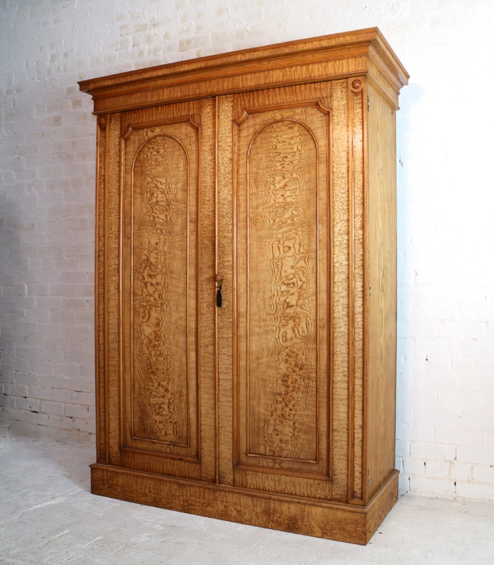 Scottish William IV Figured Elm Two Door Fitted Wardrobe, c.1830 View V