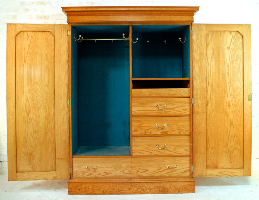 Scottish William IV Figured Elm Two Door Fitted Wardrobe, c.1830 View XII