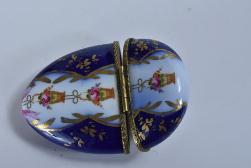 19THCENTURY FLAT EGGSHAPED TRINKET BOX - ADDITIONAL PHOTO 4
