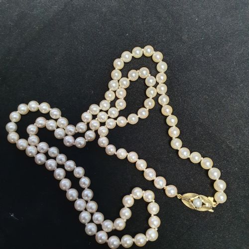 Beautiful 27" Vintage Necklace Cultured Pearls with 9ct Pearl Set Clasp