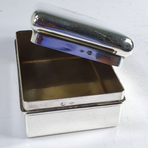 fig 2. Fine Quality French Gustave Keller solid hallmarked 950 silver Dresser Box