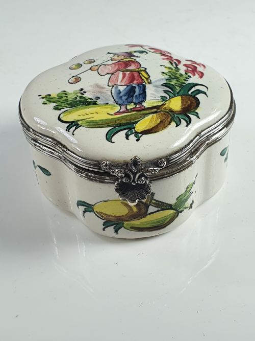 Fine 18thc Veuve Perrin Enamel Chinoiserie Porcelain Patch/snuff Box