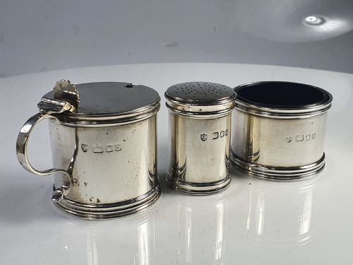 Edward Barnard & Sons Heavy Three Piece Silver Cruet Set Lon 1962