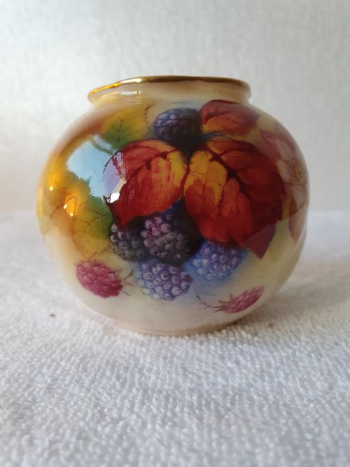 Royal Worcester Fruit Vase Signed by Kitty Blake C1930