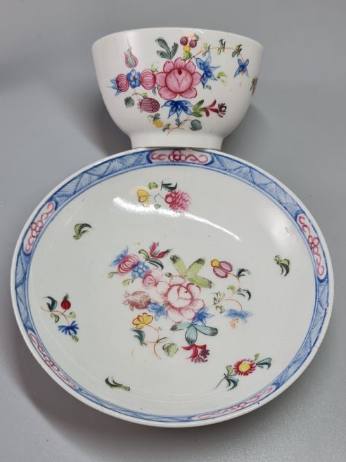 Decorative 18thc Tea Bowl & Saucer Unusually with Blue Borders