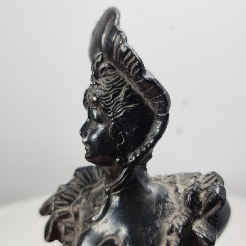 DELIGHTFUL ART NOUVEAU BRONZE BUST OF AN ATTRACTIVE FEMALE WEARING A HAT C1910 - ADDITIONAL PHOTO 16