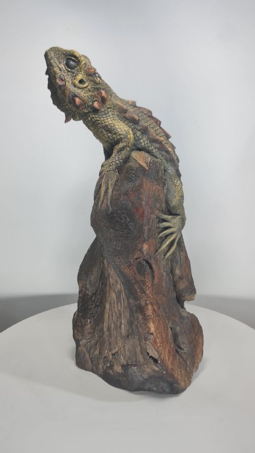 incredible quality large antique carved figure of a chameleon on a log 38cm - CATEGORY: ANTIQUE SCULPTURES - DATED 1920