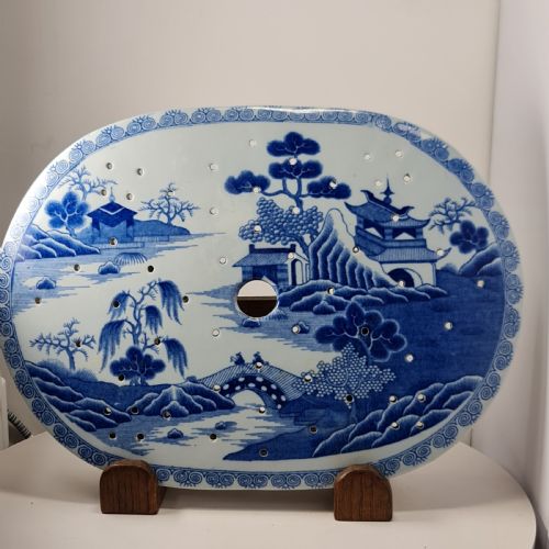 CHINESE LATE18THEARLY 19TH CENTURY BLUE AND WHITE WILLOW PATTERN DRAINER - ADDITIONAL PHOTO 2