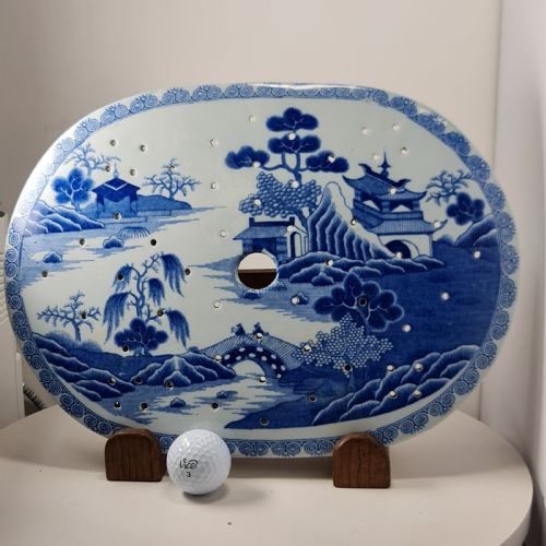 CHINESE LATE18THEARLY 19TH CENTURY BLUE AND WHITE WILLOW PATTERN DRAINER - ADDITIONAL PHOTO 3