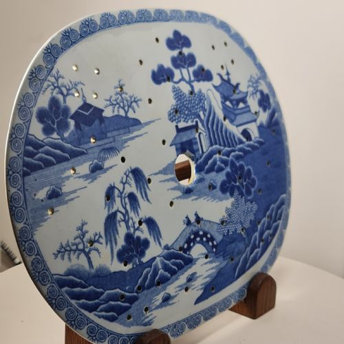 CHINESE LATE18THEARLY 19TH CENTURY BLUE AND WHITE WILLOW PATTERN DRAINER - ADDITIONAL PHOTO 6