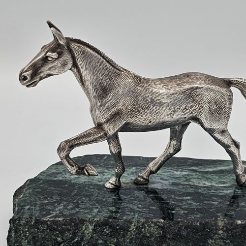 BEAUTIFUL ANTIQUE SILVERED SCULPTURE OF A RACE HORSE C1940S - ADDITIONAL PHOTO 7