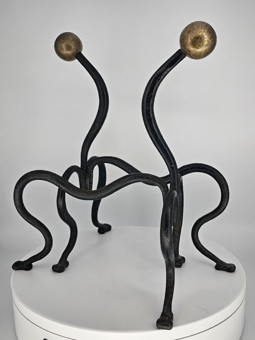 ELEGANT PAIR OF ARTS AND CRAFTS BRASS AND IRON ANDIRONS OR FIRE DOGS C1900 - ADDITIONAL PHOTO 2