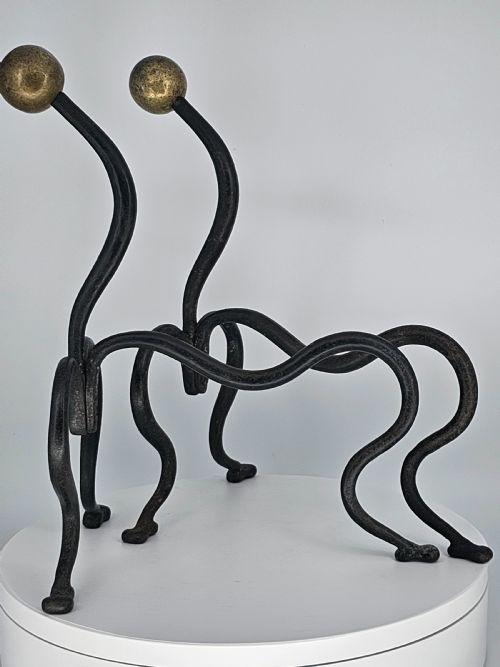ELEGANT PAIR OF ARTS AND CRAFTS BRASS AND IRON ANDIRONS OR FIRE DOGS C1900 - ADDITIONAL PHOTO 6
