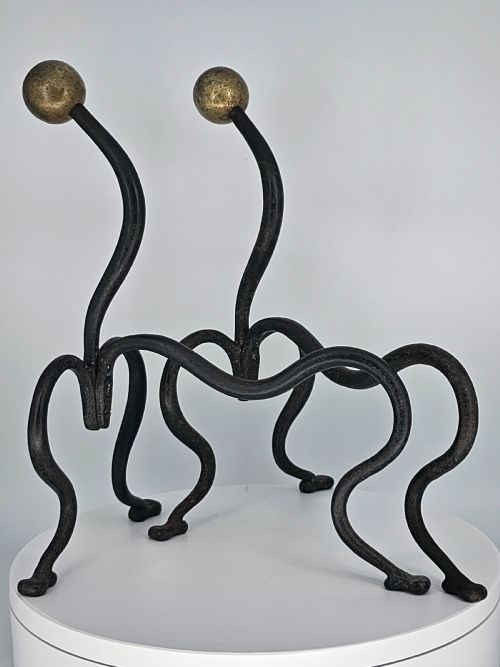 ELEGANT PAIR OF ARTS AND CRAFTS BRASS AND IRON ANDIRONS OR FIRE DOGS C1900 - ADDITIONAL PHOTO 7