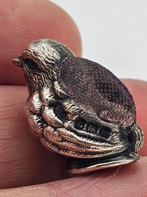 EDWARDIAN SOLID SILVER SWAN PIN CUSHION HALLMARKED LEVI SALAMAN 1909 - ADDITIONAL PHOTO 1