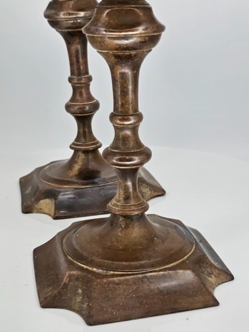 LATE 18THC BRASS CANDLESTICKS GREAT COLOUR - ADDITIONAL PHOTO 2