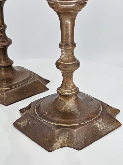 LATE 18THC BRASS CANDLESTICKS GREAT COLOUR - ADDITIONAL PHOTO 3