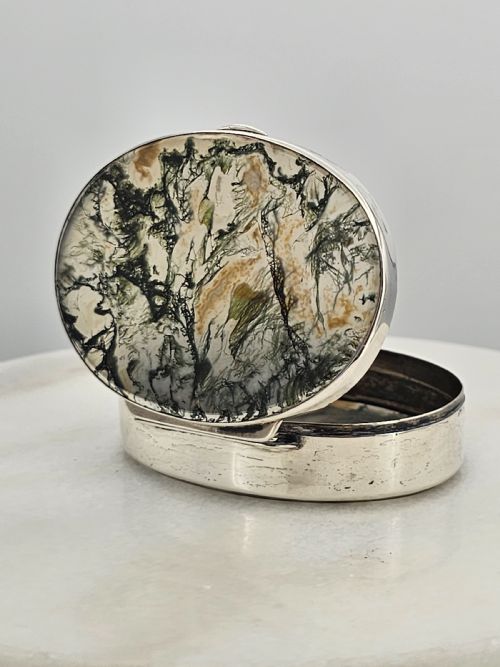 fine quality green agate and silver oval snuff box c 1900 - CATEGORY: ANTIQUE SILVER - DATED 19TH CENTURY