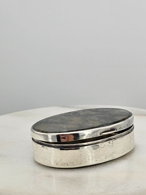 FINE QUALITY GREEN AGATE AND SILVER OVAL SNUFF BOX C 1900 - ADDITIONAL PHOTO 9