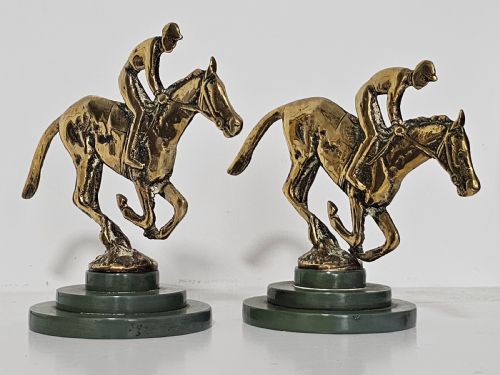STYLISH ART DECO PAIR OF BRASS JOCKEYS AND HORSES ON STEPPED BAKELITE BASES C 1930S - ADDITIONAL PHOTO 9