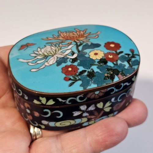 EXQUISITE JAPANESE CLOISONNE OVAL PATCH BOX C1900 - ADDITIONAL PHOTO 6