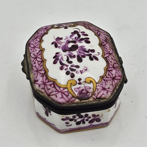 ATTRACTIVE LATE 18THEARLY 19THC PAINTED PATCH BOX - ADDITIONAL PHOTO 1