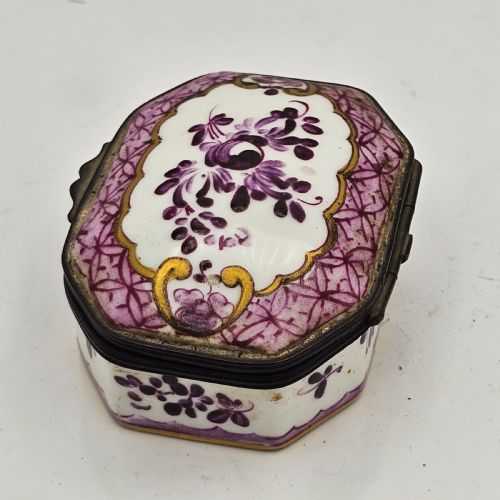 ATTRACTIVE LATE 18THEARLY 19THC PAINTED PATCH BOX - ADDITIONAL PHOTO 2