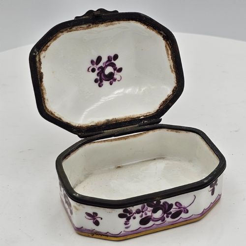 ATTRACTIVE LATE 18THEARLY 19THC PAINTED PATCH BOX - ADDITIONAL PHOTO 10