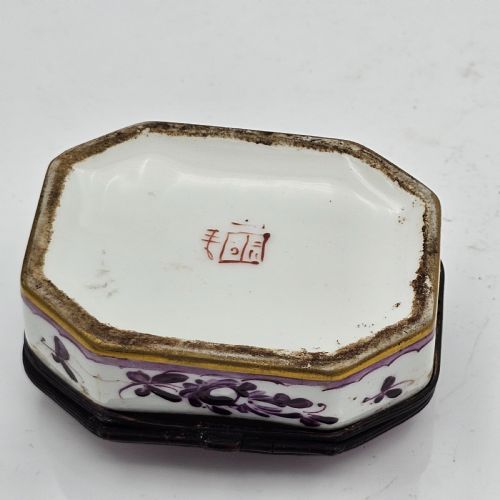 ATTRACTIVE LATE 18THEARLY 19THC PAINTED PATCH BOX - ADDITIONAL PHOTO 11