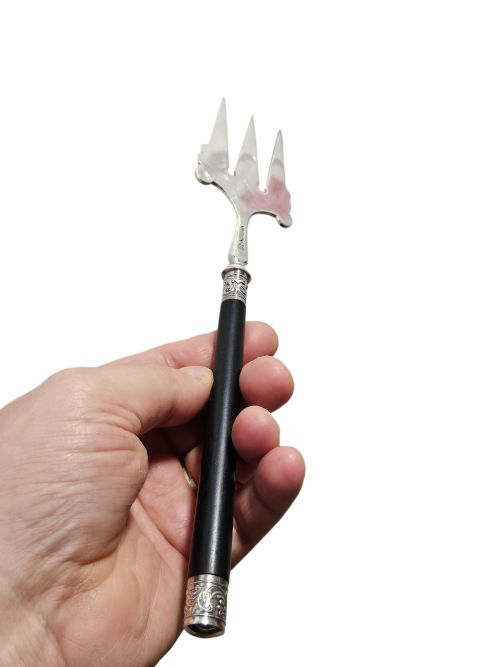 VICTORIAN ELKINGTON SILVER PLATE EBONY HANDLED BREAD TRIDENT FORK - ADDITIONAL PHOTO 2