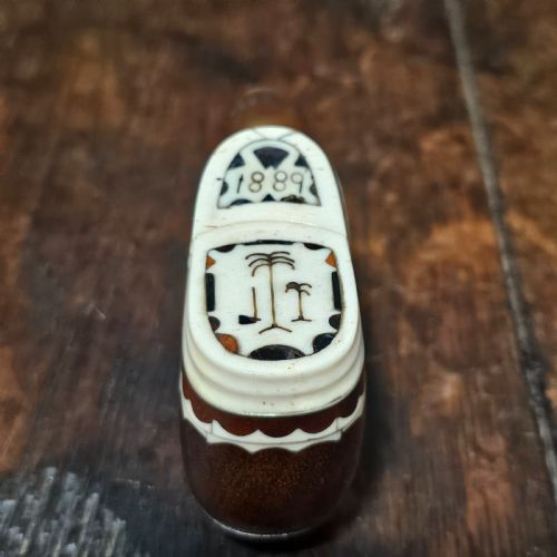 EXQUISITE RARE DATED VERY LARGE 19THC INLAID TREEN NOVELTY SNUFFTOBACCO BOX FORMED AS A SHOE - ADDITIONAL PHOTO 4