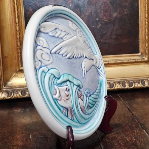 A FABULOUS CERAMIC PLAQUE BY WILLIAM MYCOCK FOR PILKINGTONS ROYAL LANCASTRIAN - ADDITIONAL PHOTO 3