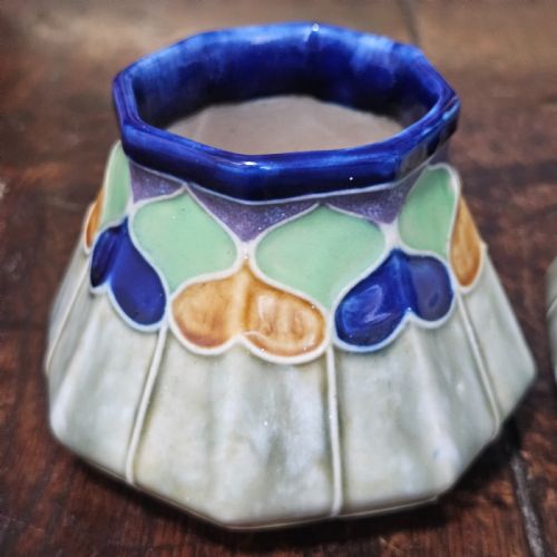 DELIGHTFUL PAIR OF ART DECO DOULTON POTS POSSIBLY JANE HURST C1920 - ADDITIONAL PHOTO 1