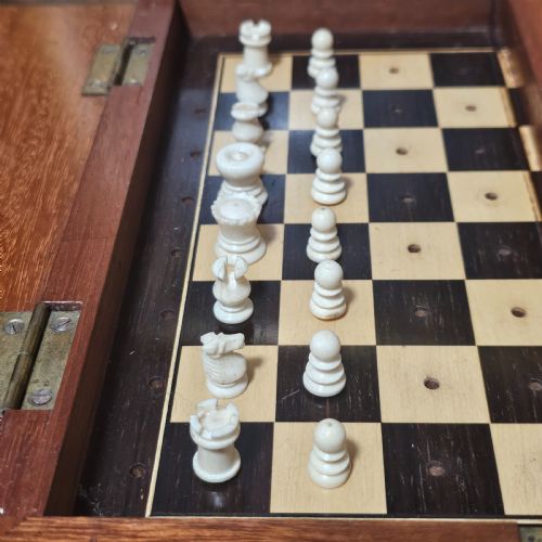 LATE VICTORIANEDWARDIAN MAHOGANY AND IVORY TRAVELLING CHESS SET - ADDITIONAL PHOTO 5