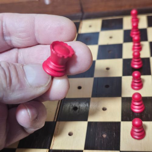 LATE VICTORIANEDWARDIAN MAHOGANY AND IVORY TRAVELLING CHESS SET - ADDITIONAL PHOTO 7