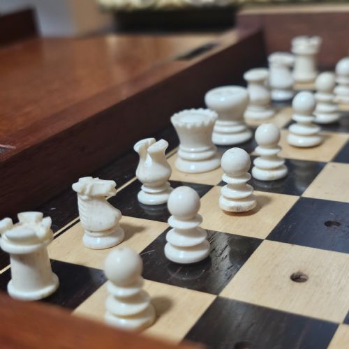LATE VICTORIANEDWARDIAN MAHOGANY AND IVORY TRAVELLING CHESS SET - ADDITIONAL PHOTO 21